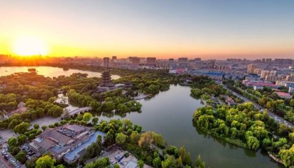 政经谭 | 国务院通过“人工智能+”行动意见；香港《稳定币条例草案》生效