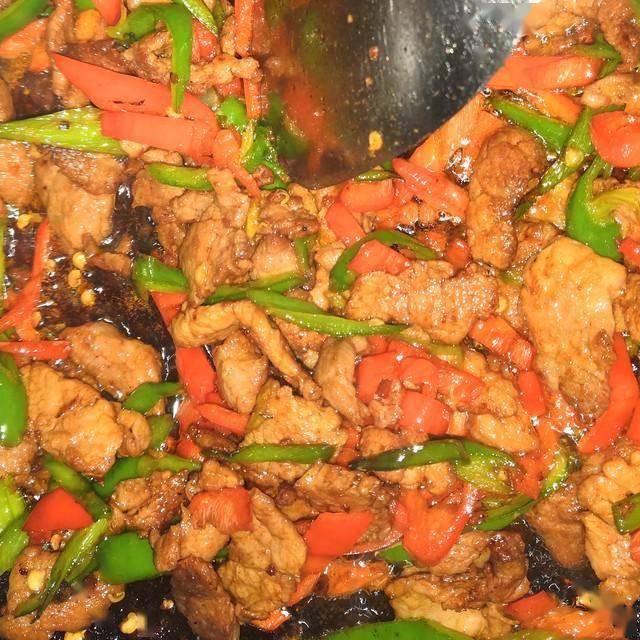 为什么炒肉时候会粘锅？掌握这4个技巧，炒出来的肉鲜香又滑嫩
