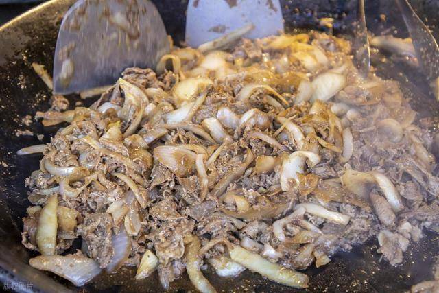 为什么炒肉时候会粘锅？掌握这4个技巧，炒出来的肉鲜香又滑嫩