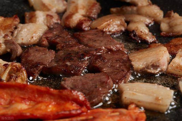 为什么炒肉时候会粘锅？掌握这4个技巧，炒出来的肉鲜香又滑嫩