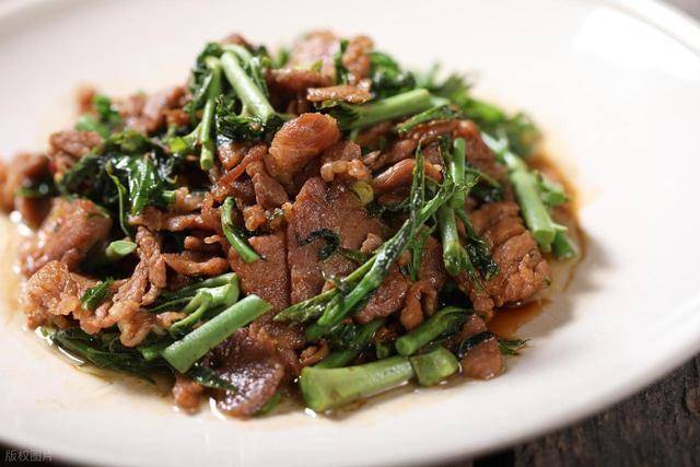为什么炒肉时候会粘锅？掌握这4个技巧，炒出来的肉鲜香又滑嫩