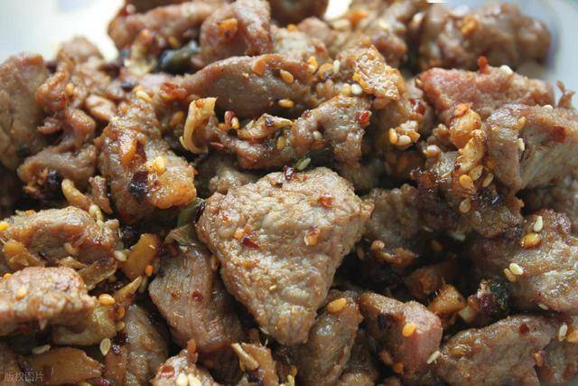 为什么炒肉时候会粘锅？掌握这4个技巧，炒出来的肉鲜香又滑嫩
