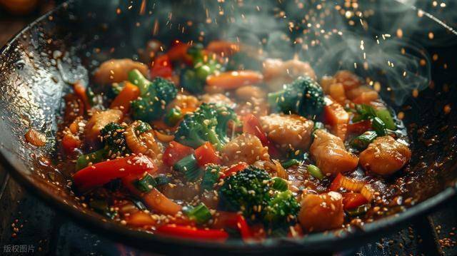 为什么炒肉时候会粘锅？掌握这4个技巧，炒出来的肉鲜香又滑嫩